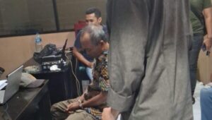 Cemburu Membara, Suami Tikam Istri dan Pria Lain di Parkiran Hotel