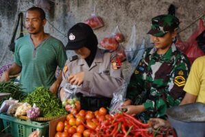 Dengan IPK Cumlaude, Siswi Disabilitas Sekolah Polwan Lulus Sarjana Psikologi