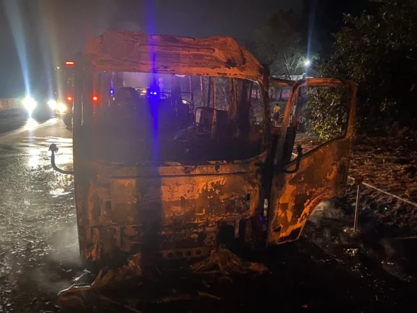 Detik Detik Minibus Terbakar Di Tol Solo Semarang, 18 Penumpang Berhasil Selamat