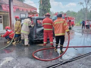 Dua Mobil Hangus Terbakar di SPBU Banyumas, Sopir Kabur Tinggalkan Lokasi