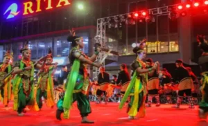 Pj Bupati Banyumas Tampil Jadi Mayoret di Festival Kenthongan