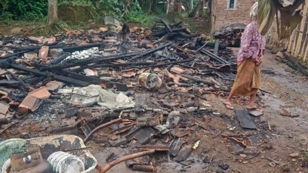 Warga Banyuwangi Syok, Temukan Rumah Tetangga Terbakar Saat Hendak ke Kamar Mandi Tengah Malam