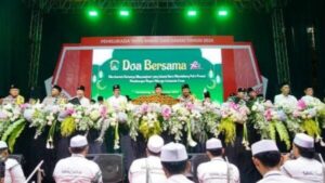 Jateng Bersholawat, Gus Iqdam Pimpin Doa untuk Pemilu Damai