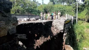 Jembatan di Jalur Alternatif Klaten-Boyolali Ambrol, Kendaraan Terpaksa Berputar Balik