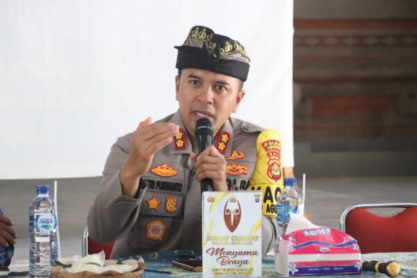 Jumat Curhat Kapolres Jembrana: Dialog Terbuka Di Desa Penyaringan