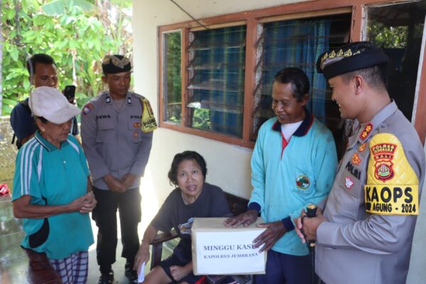 Kapolres Jembrana Tunjukkan Kepedulian Melalui Kegiatan Minggu Kasih Dan Pembagian