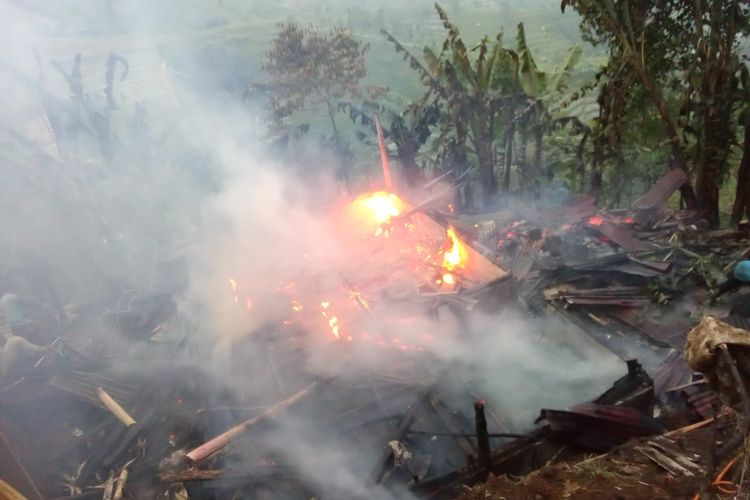 Kebakaran Di Wonosobo: Satu Rumah Terbakar Setelah Bakar Sampah