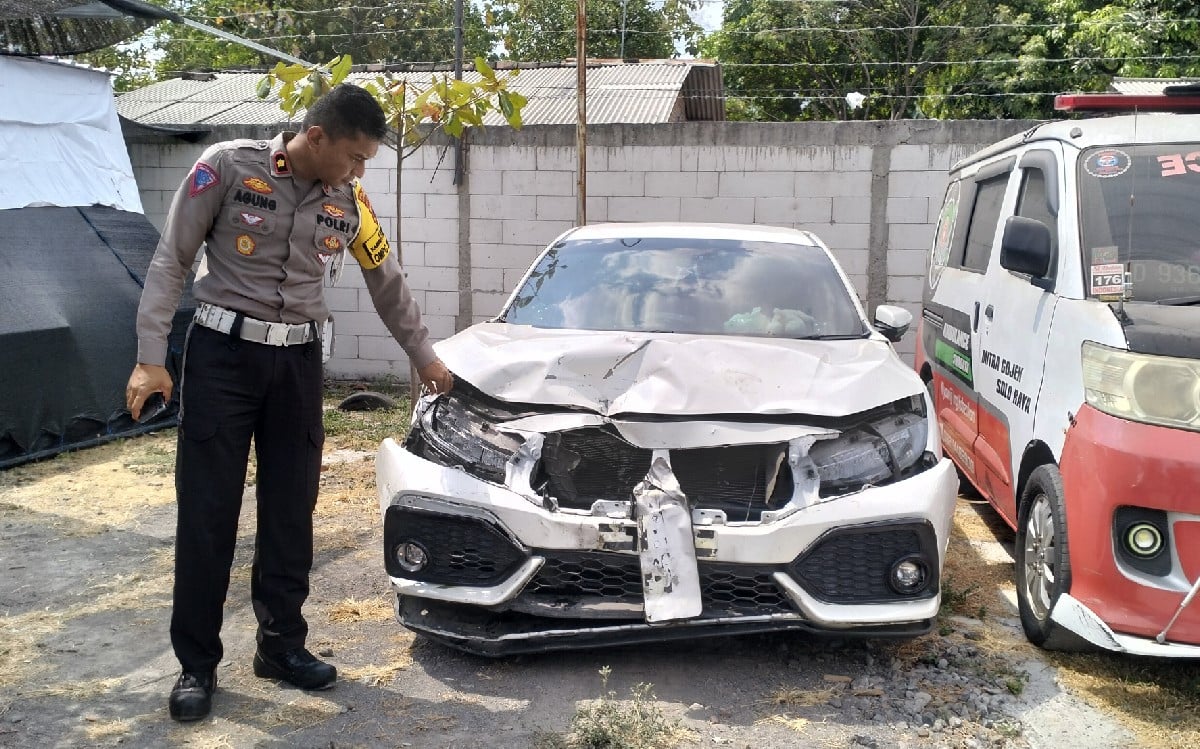 Kecelakaan Berat Di Flyover Manahan Solo: Civic Dan Supra Adu