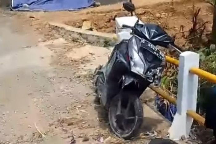 Rem Blong, Honda Vario di Pekalongan Buat Pelajar Tercebur ke Sungai