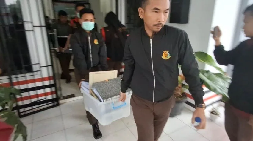 Kejari Humbahas Sita Dokumen Dan Alat Bukti Dari Kantor Dlh