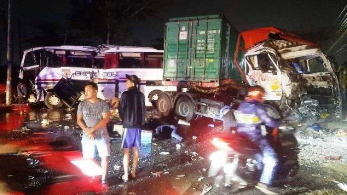 Kronologi Kecelakaan Maut Di Pati: Adu Banteng Bus Dan Truk,