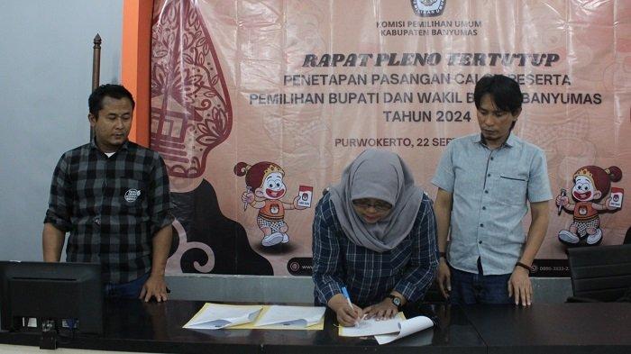 Melawan Kotak Kosong Calon Tunggal Banyumas Ikuti Pengundian Nomor Urut