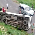 Mobil Rombongan Guru Terguling Di Karanganyar, 4 Orang Luka Dilarikan