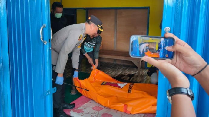 Nanga Bulik Geger, Mayat Membusuk Ditemukan Di Rumah Warga Sebatang