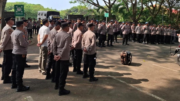 Pengamanan Ketat: Ratusan Personel Siaga Saat Penetapan Nomor Urut Paslon