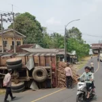 Penyebab truk muatan tebu terguling di glenmore banyuwangi diketahui setelah