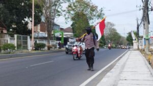 Peringati Hari Kesaktian Pancasila, Polisi Banyuwangi Tempuh 35 KM dengan Jalan Kaki