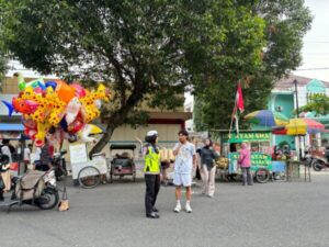 Personil Polres Banjarnegara Kawal Lancarnya Car Free Day dengan Pengamanan Maksimal