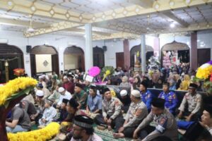 Polres Jembrana Ajak Masyarakat Berdoa Bersama di Peringatan Maulid Nabi 1446 H untuk Pemilukada Damai 2024