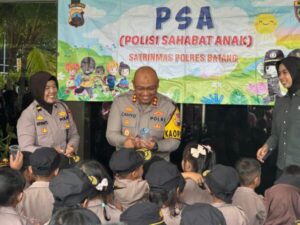 Polwan Polres Batang Turun Tangan Ajarkan Keselamatan Berkendara ke Anak TK