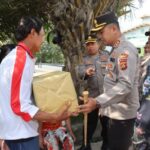 Program Minggu Kasih: Kapolres Jembrana Salurkan Bantuan Sosial Di Desa