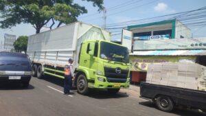 Bus dan Truk Tak Laik Jalan Kena Tilang dalam Razia Dishub-Satlantas Semarang