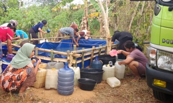 Ribuan Warga Banjarnegara Dapatkan Bantuan Air Bersih Di Tengah Kekeringan