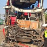 Ringsek! Bus Tabrak Truk Di Tol Semarang Batang Km 347