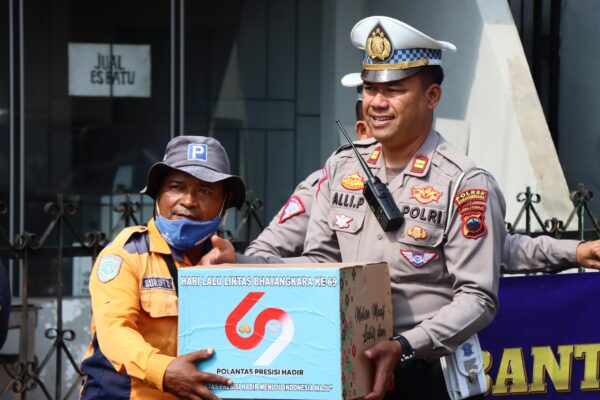 Sambut Hari Lalu Lintas Bhayangkara Ke 69, Polres Banjarnegara Gelar Bansos