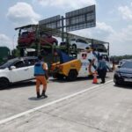 Sedan Tertabrak Truk Di Tol Boyolali Setelah Berhenti Untuk Lihat