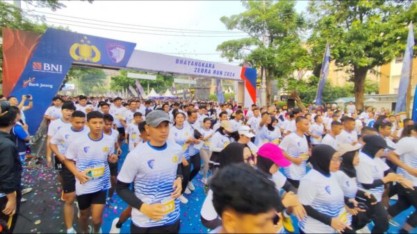 Semarang Jadi Saksi Ribuan Pelari Di Bhayangkara Zebra Run 2024,