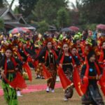 Seribu penari ramaikan atraksi kolosal di desa yosomulyo banyuwangi