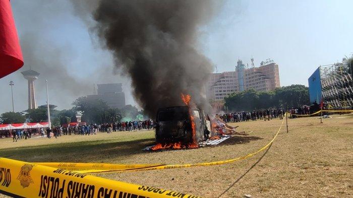 Simulasi Sispamkota Di Polda Jateng: Latihan Penanganan Kericuhan Selama Pilkada