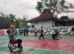 TNI-Polri Banyumas Berikan Bantuan Bola Basket dan Modal Usaha untuk Penyandang Disabilitas