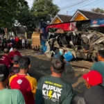 Tabrakan Maut Di Jalan Raya Situbondo Banyuwangi: 6 Penumpang Travel Tewas,