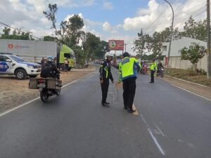 2 Motor Bertabrakan di Kalibagor Banyumas, Korban Tewas Terlindas Truk