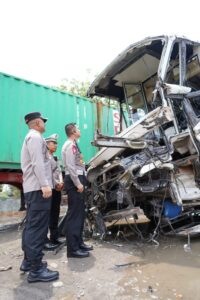 Tragis! Kecelakaan Bus di Pati, Enam Korban Jiwa, Polisi Lakukan Penyelidikan