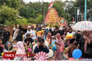 Banyuwangi Semarak dengan 10 Ribu Kembang Telur dalam Perayaan Maulid Nabi