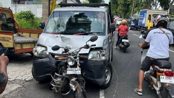 Tragedi Di Mertoyudan, Pikap Tabrak 3 Motor Beruntun, 1 Nyawa