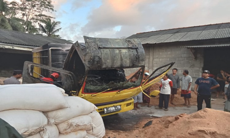 Truk Serta Gudang Limbah Kayu Di Cilacap Terbakar, Total Kerugian