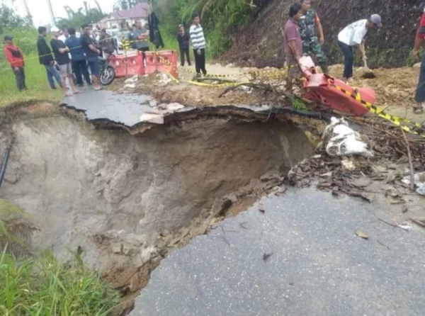 Upaya Pemprovsu Cegah Longsor di Humbahas dengan Pemasangan Tanggul dan Penimbunan Jalan