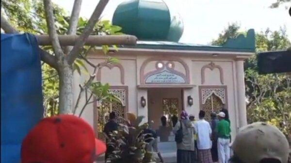 Warga Rowosari Hancurkan Makam Palsu Habib Amir Bin Yahya, Ini