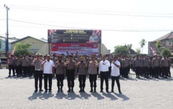 167 Bhabinkamtibmas Polres Sukoharjo Terima Rompi Anti Sayat Untuk Tingkatkan