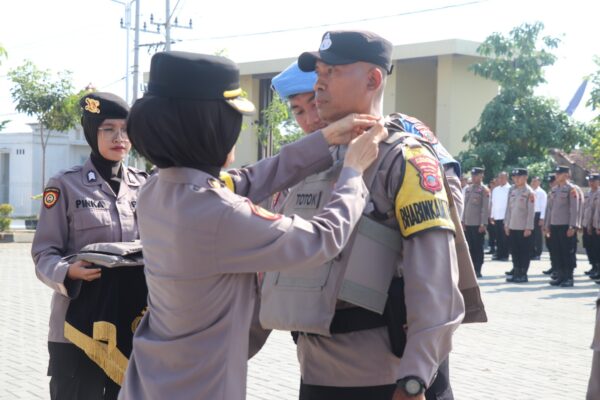 167 Bhabinkamtibmas Sukoharjo Mendapatkan Rompi Anti Sayat Untuk Tugas Lapangan