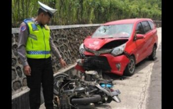 Adu Banteng Mobil Vs Motor Di Cilacap: Pemotor Terlempar Ke