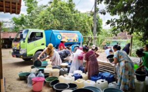 Meski Hujan Turun, Banjarnegara Tetap Distribusikan Bantuan Air Bersih