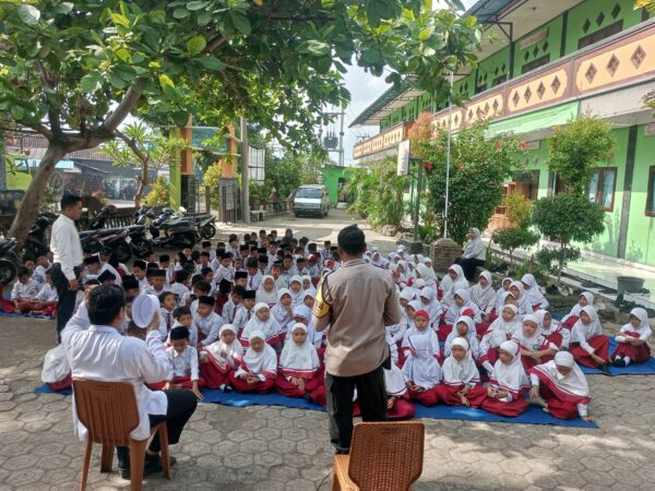 Bhabinkamtibmas Desa Medewi: Menjadi Teman Siswa Dalam Memerangi Perundungan Dan