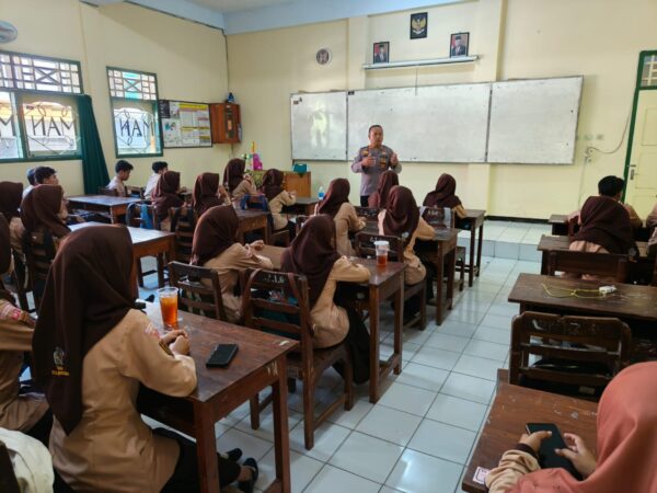 Binluh di MAN Kota Magelang, Satuan Binmas Polres Magelang Kota Berikan Edukasi Hukum bagi Siswa