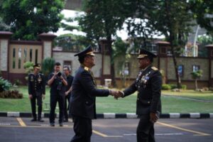 VIDEO: Jenderal TNI Agus Subiyanto dan Pimpinan TNI Lainnya Terima Bintang Bhayangkara Utama