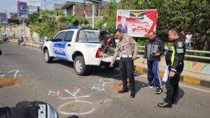 Kecelakaan Boncengan Tiga di Kota Malang, Remaja Tewas Tabrak Trotoar